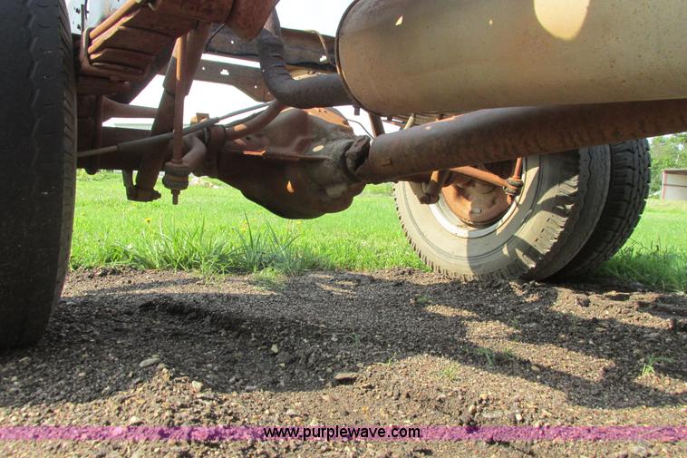 image for item I9545 1980 Ford F350 truck cab and chassis