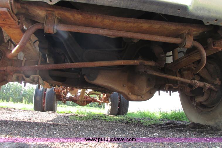 image for item I9545 1980 Ford F350 truck cab and chassis