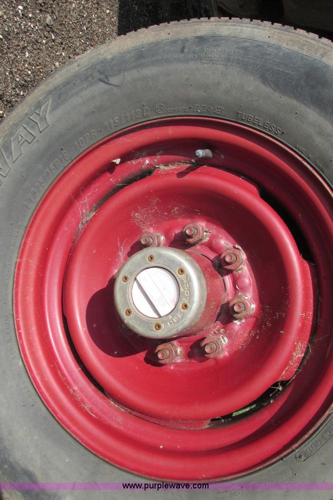 image for item I9545 1980 Ford F350 truck cab and chassis