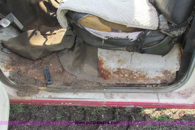 image for item I9545 1980 Ford F350 truck cab and chassis