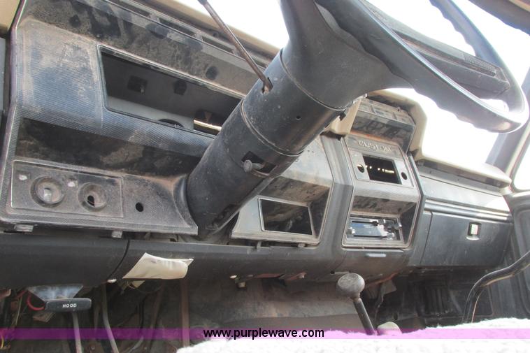 image for item I9545 1980 Ford F350 truck cab and chassis