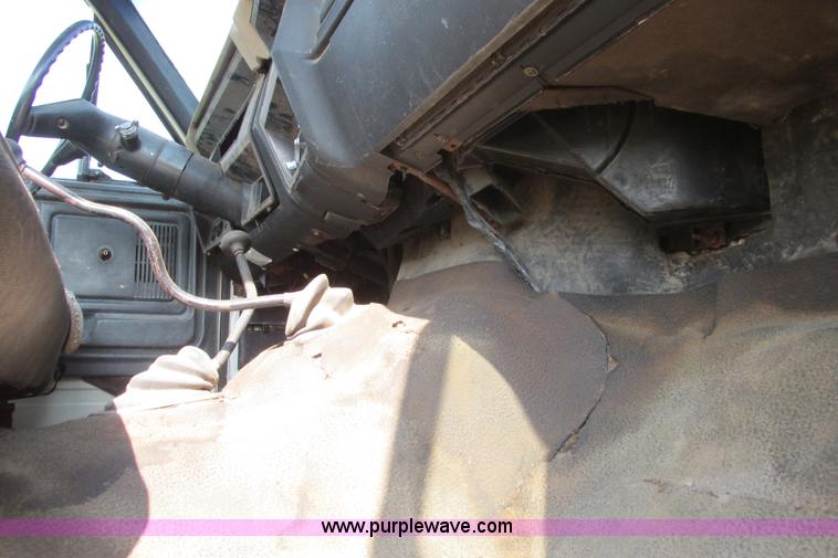 image for item I9545 1980 Ford F350 truck cab and chassis