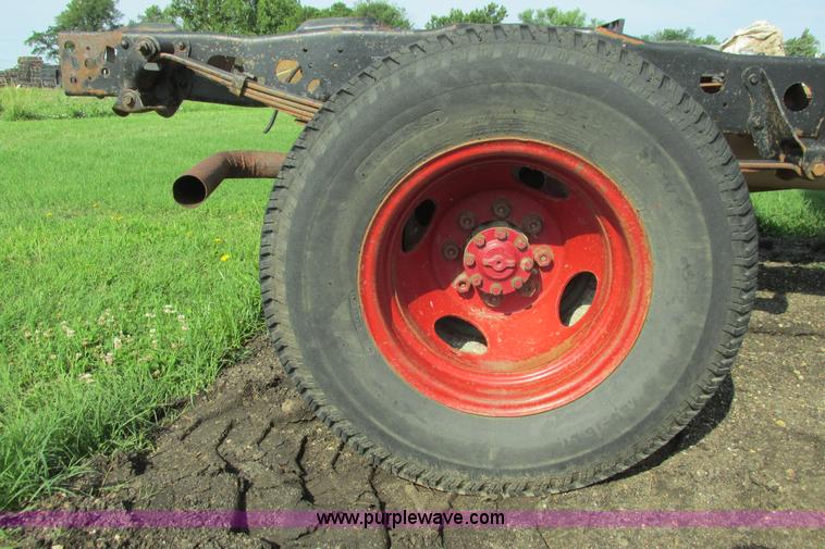 image for item I9545 1980 Ford F350 truck cab and chassis