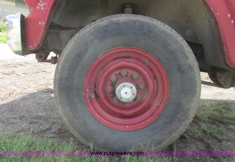 image for item I9545 1980 Ford F350 truck cab and chassis