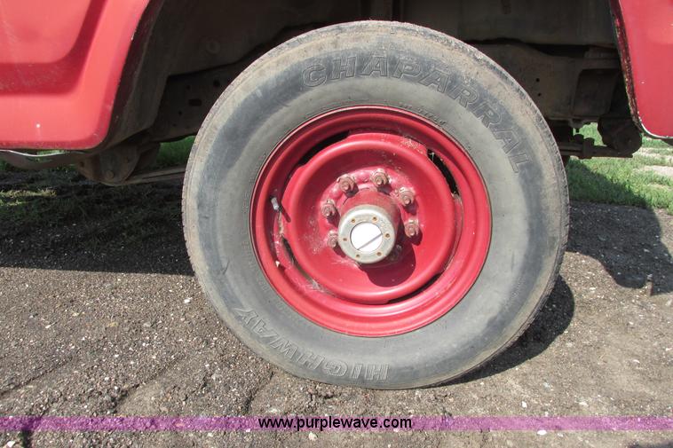 image for item I9545 1980 Ford F350 truck cab and chassis