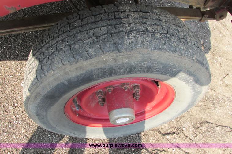 image for item I9545 1980 Ford F350 truck cab and chassis