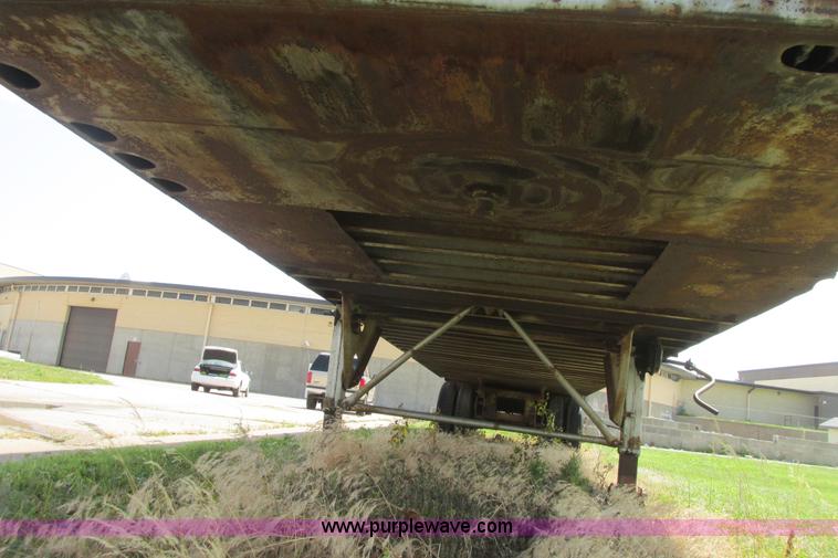 image for item I9549 1979 Fruehauf dry van trailer