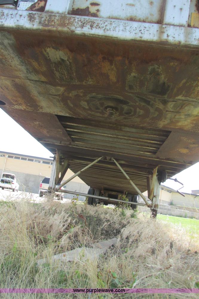 image for item I9549 1979 Fruehauf dry van trailer