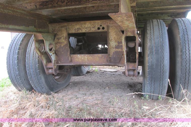image for item I9549 1979 Fruehauf dry van trailer