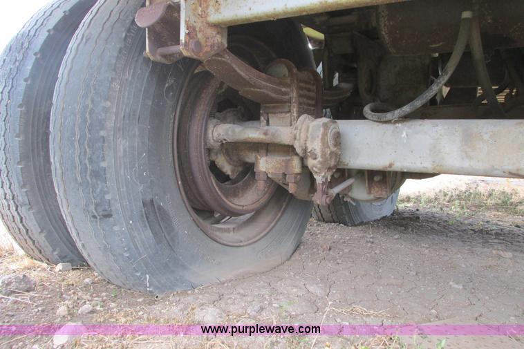 image for item I9549 1979 Fruehauf dry van trailer