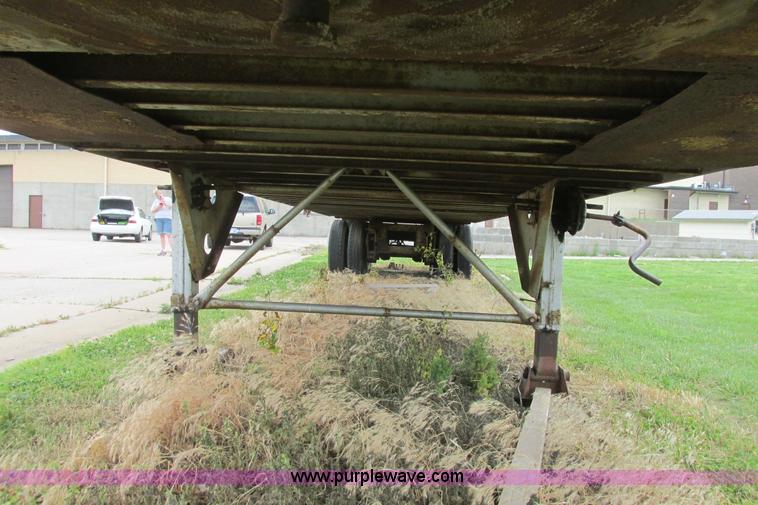 image for item I9549 1979 Fruehauf dry van trailer