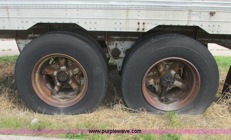 image for item I9549 1979 Fruehauf dry van trailer