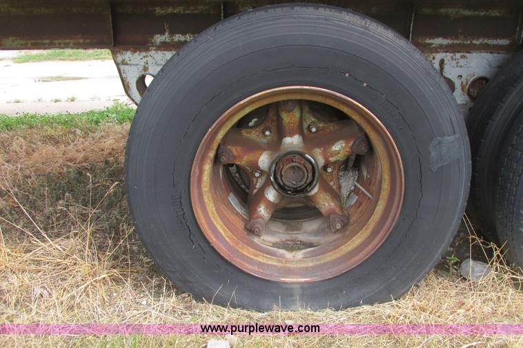 image for item I9549 1979 Fruehauf dry van trailer