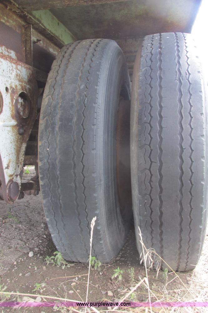 image for item I9549 1979 Fruehauf dry van trailer