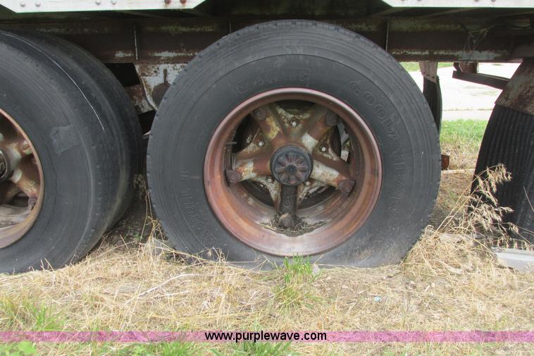 image for item I9549 1979 Fruehauf dry van trailer