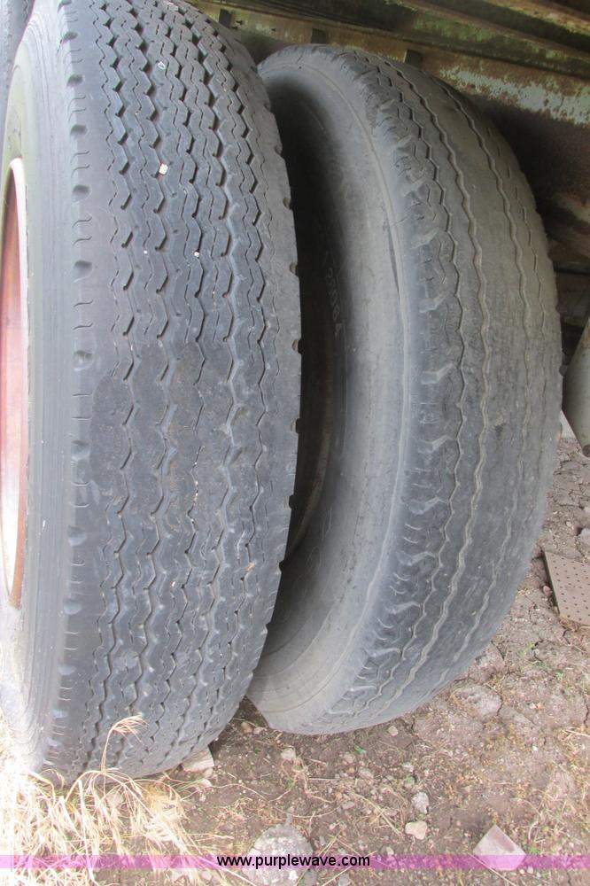 image for item I9549 1979 Fruehauf dry van trailer