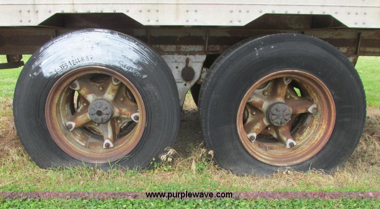 image for item I9549 1979 Fruehauf dry van trailer