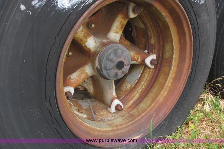 image for item I9549 1979 Fruehauf dry van trailer