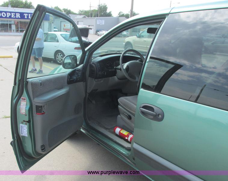 image for item I9559 1998 Dodge Grand Caravan SE van