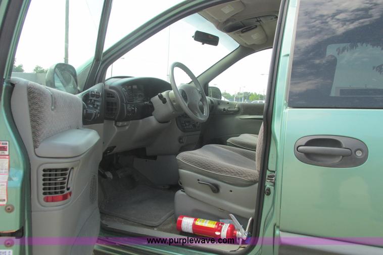 image for item I9559 1998 Dodge Grand Caravan SE van
