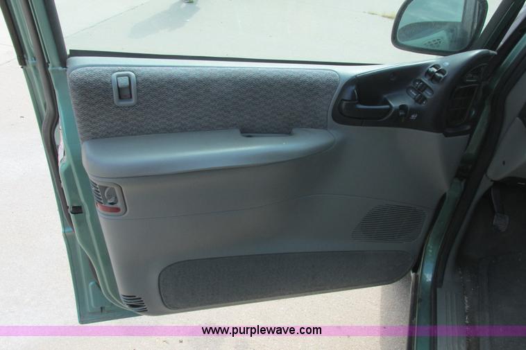 image for item I9559 1998 Dodge Grand Caravan SE van