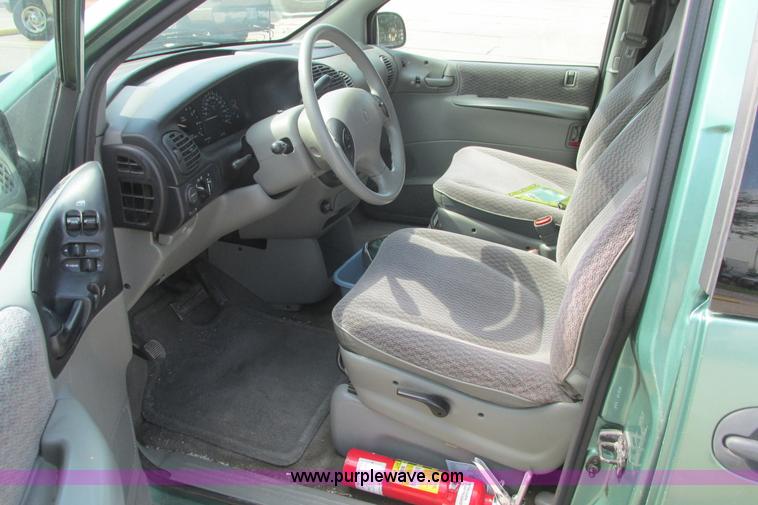 image for item I9559 1998 Dodge Grand Caravan SE van