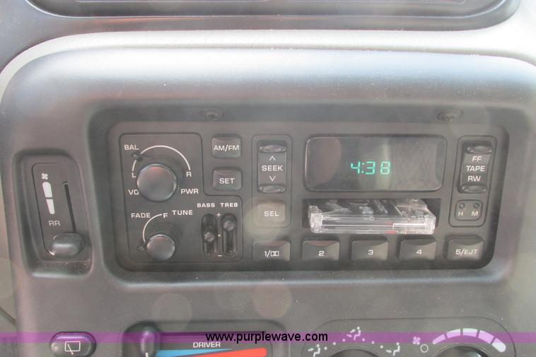 image for item I9559 1998 Dodge Grand Caravan SE van