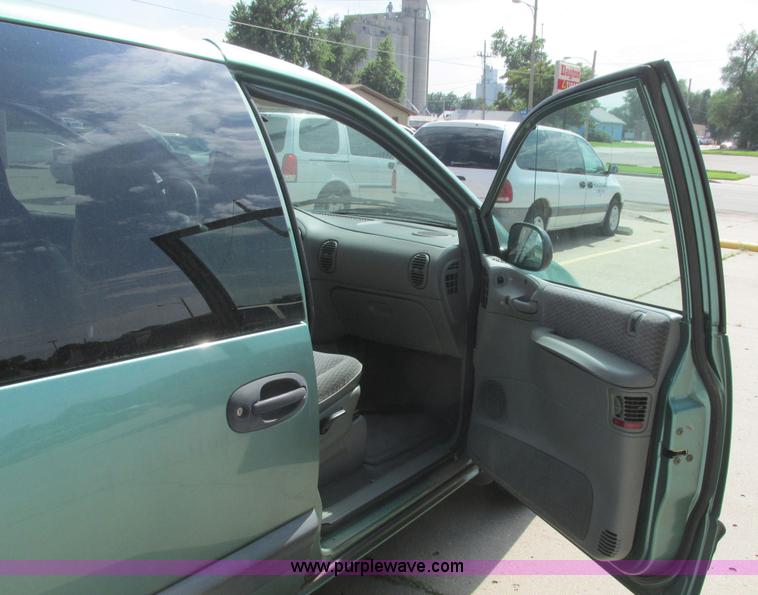 image for item I9559 1998 Dodge Grand Caravan SE van