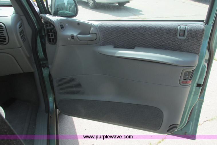 image for item I9559 1998 Dodge Grand Caravan SE van