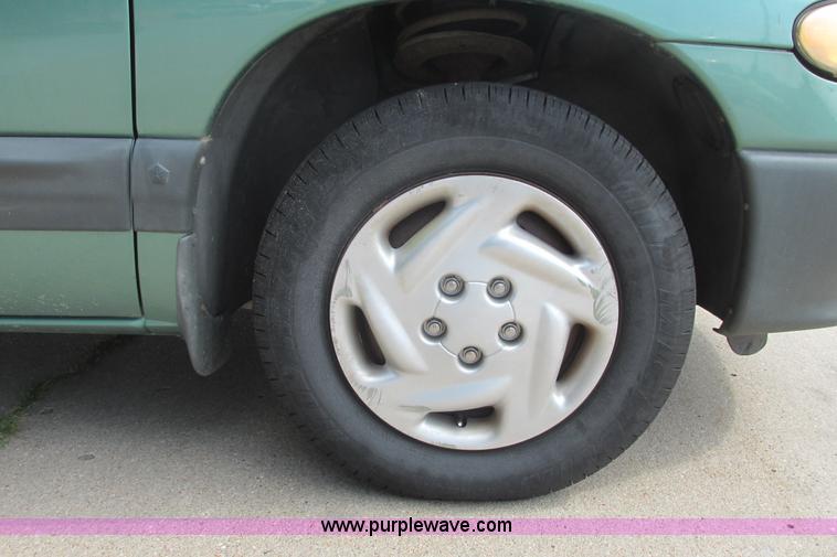 image for item I9559 1998 Dodge Grand Caravan SE van