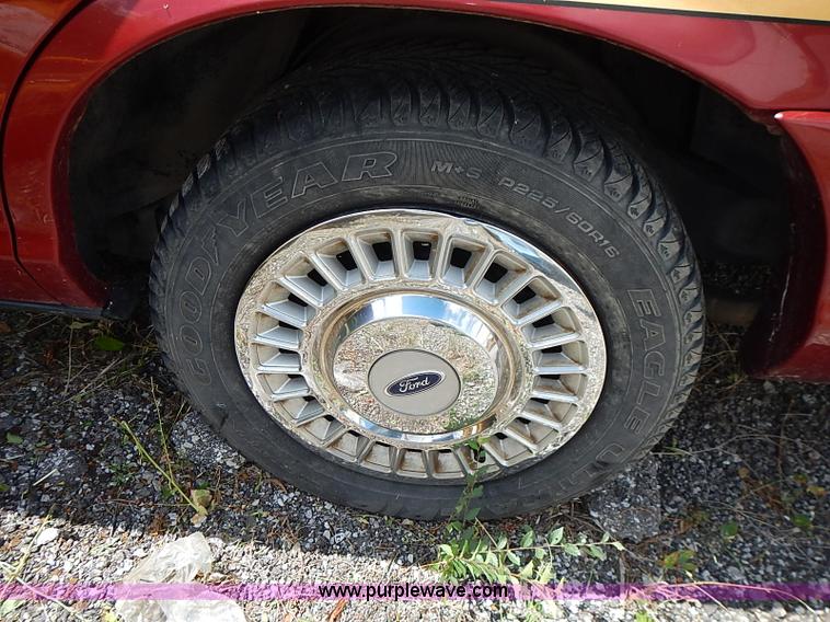 image for item J1022 2000 Ford Crown Victoria Police Interceptor