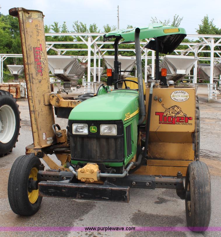 image for item J1026 2003 John Deere 5420 tractor