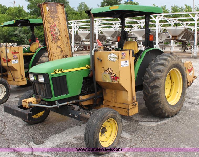 image for item J1035 2003 John Deere 5420 tractor