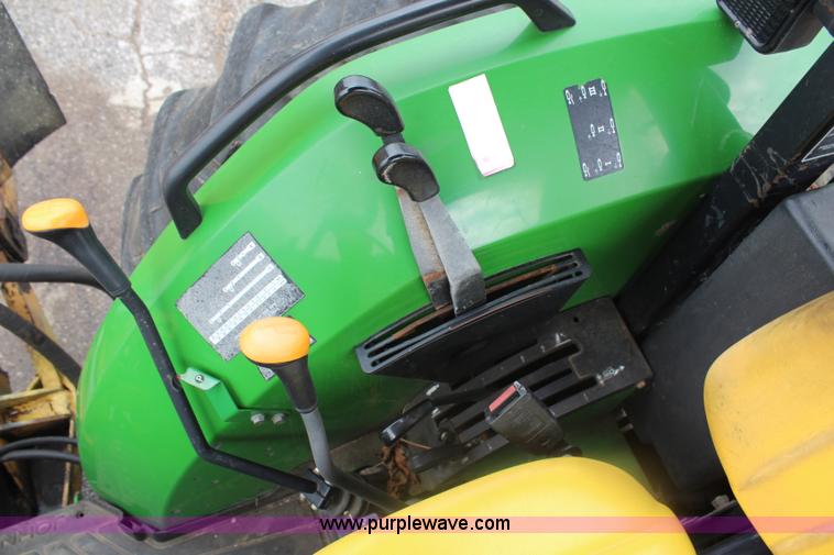 image for item J1035 2003 John Deere 5420 tractor