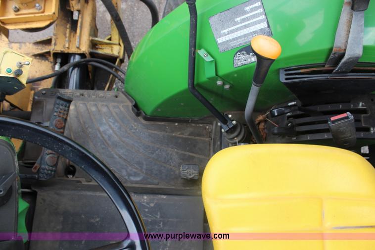image for item J1035 2003 John Deere 5420 tractor