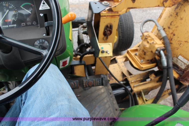 image for item J1035 2003 John Deere 5420 tractor
