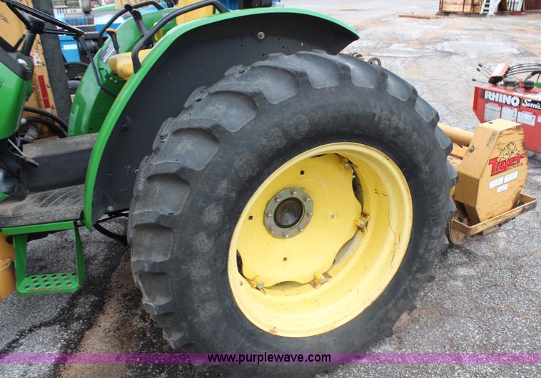 image for item J1036 2003 John Deere 5420 tractor