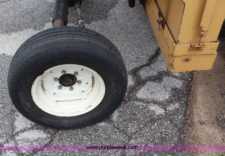 image for item J1036 2003 John Deere 5420 tractor