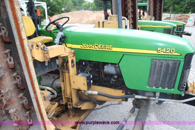 image for item J1036 2003 John Deere 5420 tractor