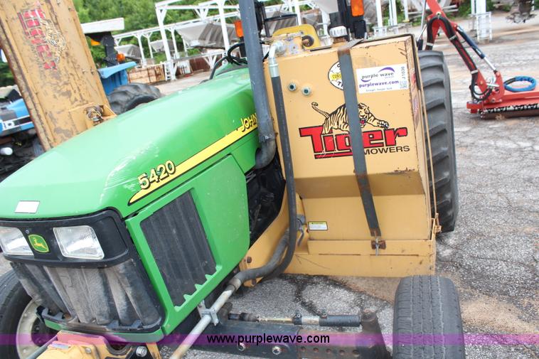 image for item J1036 2003 John Deere 5420 tractor