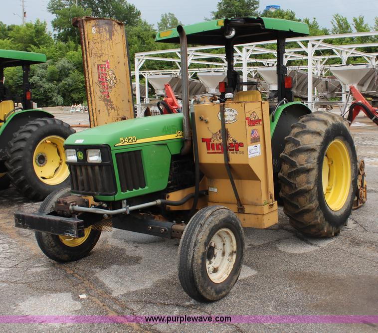 image for item J1037 2003 John Deere 5420 tractor