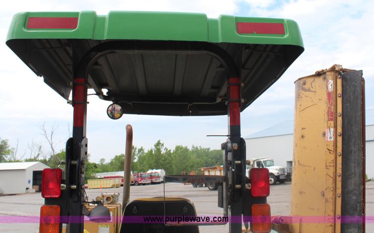 image for item J1037 2003 John Deere 5420 tractor
