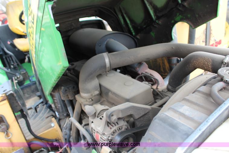 image for item J1037 2003 John Deere 5420 tractor