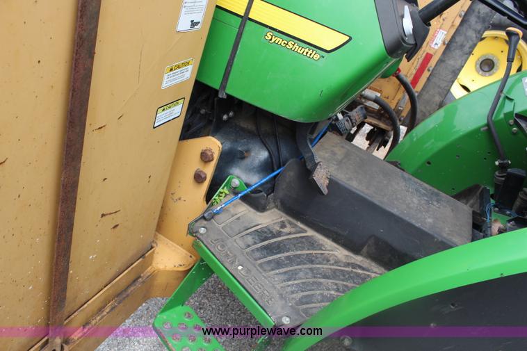 image for item J1037 2003 John Deere 5420 tractor