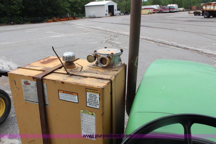 image for item J1037 2003 John Deere 5420 tractor