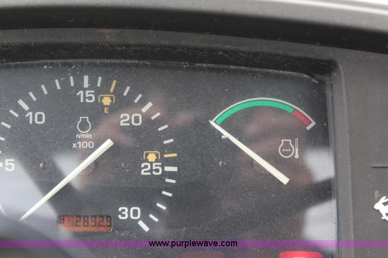 image for item J1037 2003 John Deere 5420 tractor