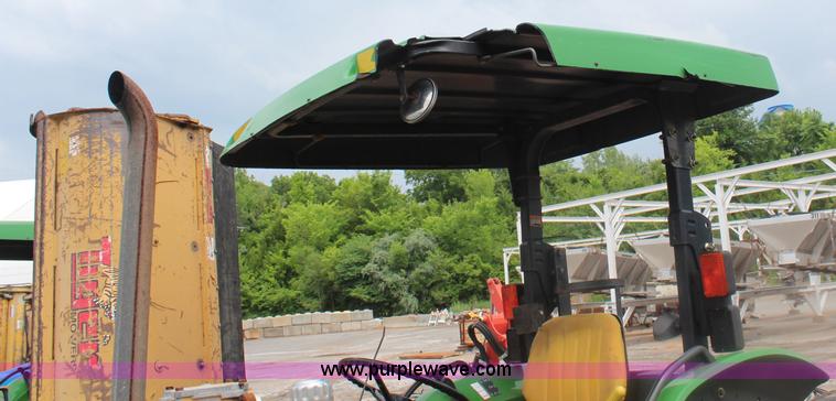 image for item J1037 2003 John Deere 5420 tractor