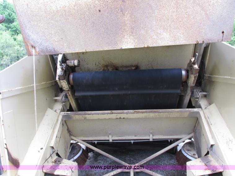 image for item J1070 1998 Elgin Pelican P series street sweeper