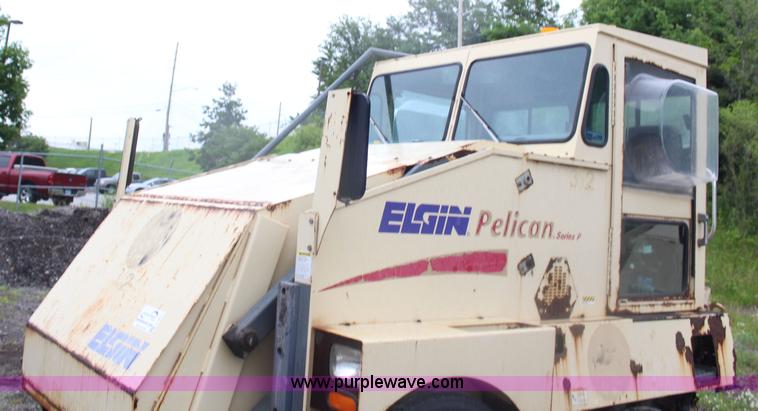 image for item J1071 2000 Elgin Pelican P series street sweeper