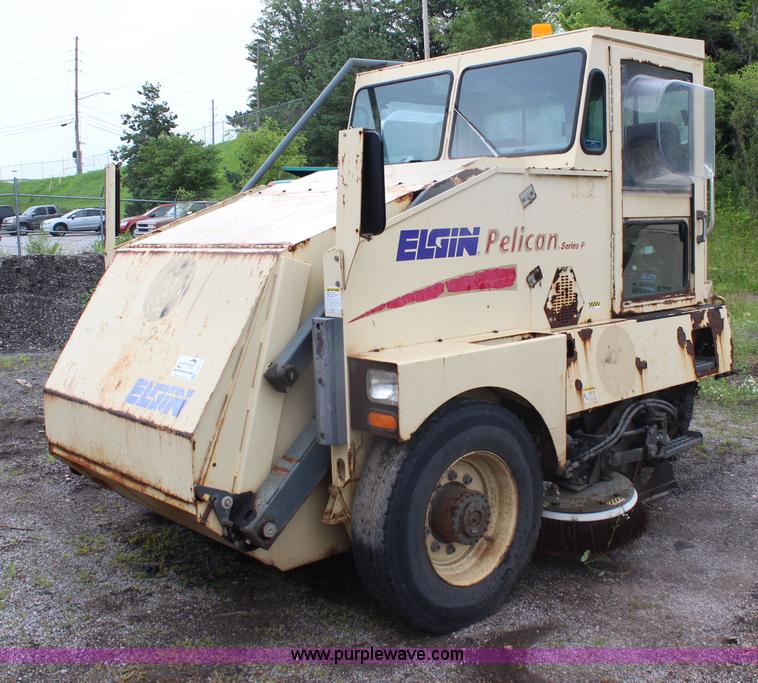 image for item J1071 2000 Elgin Pelican P series street sweeper